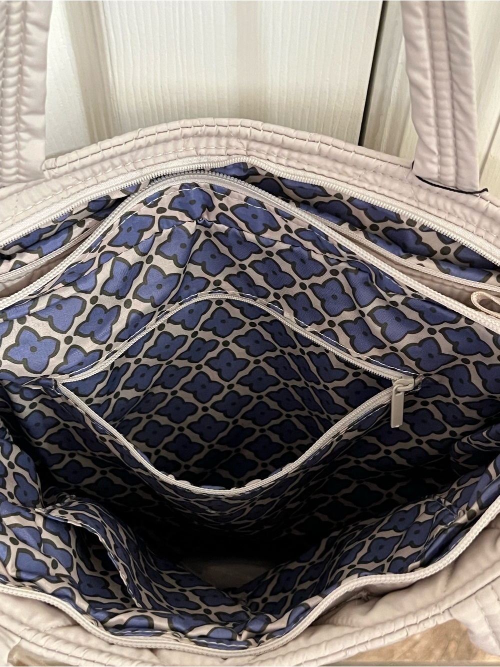 NWT Vera Bradley Ultralight Large North South Tote in Pumice Stone with Bonus - Picture 6 of 14